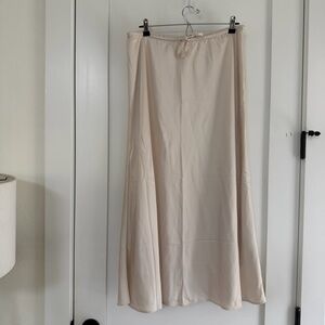 NWT / Abercrombie Mid-Rise Satin Maxi Skirt in Cream